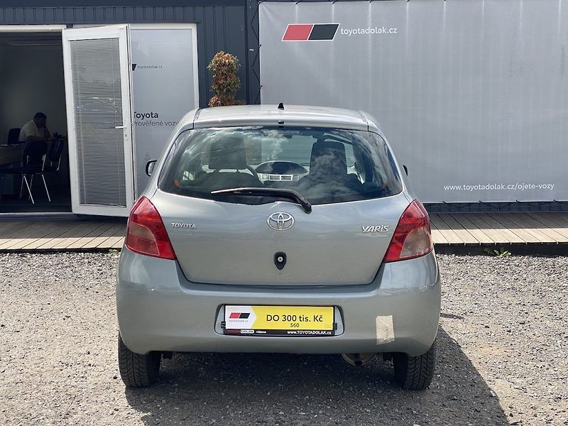 Toyota Yaris 1.0i, ČR, manual, STK - fotka 6 z 11
