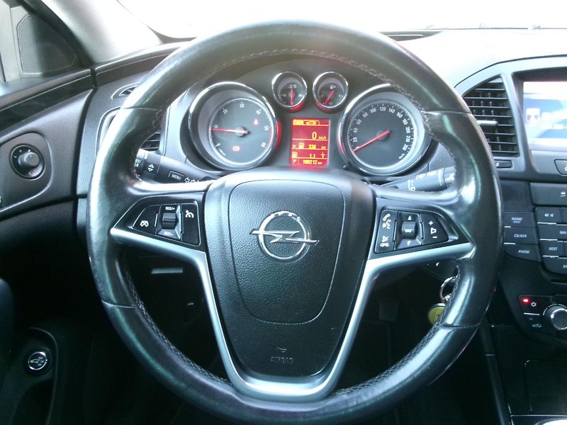 Opel Insignia (2012) 2,0CDTi AC NAVI TEMP AUT - fotka 25 z 28