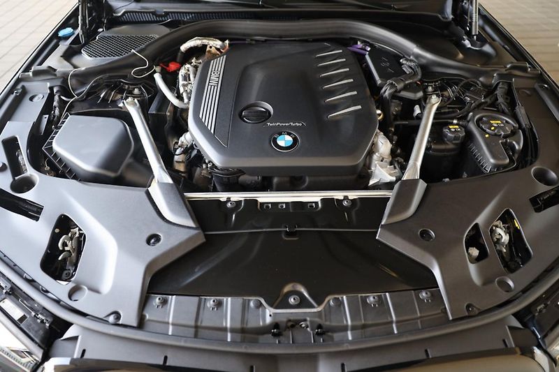 BMW Řada 5 530d xDrive Sedan - fotka 9 z 22