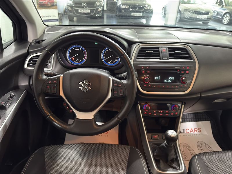 Suzuki SX4 S-Cross 1,6   VVTi 4X4 KEY-LESS VÝHŘEV - fotka 19 z 38