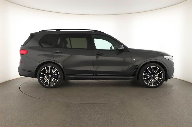 BMW X7 (2022) xDrive40d - fotka 6 z 30