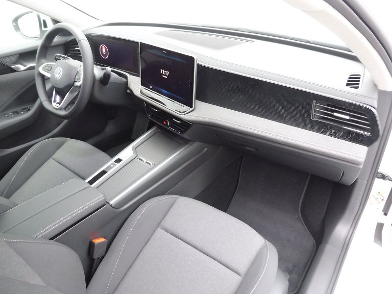 Volkswagen Passat (2026) 1,5 TSI 150kW eHybrid - fotka 8 z 28