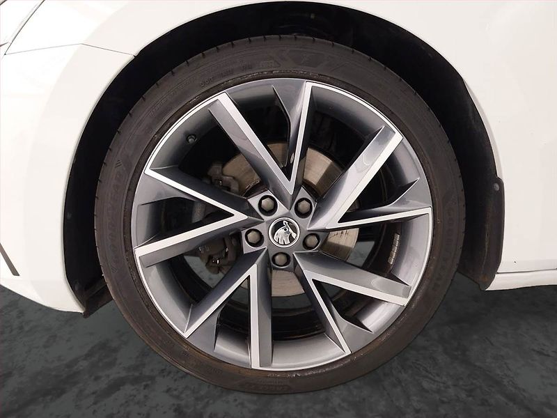 Škoda Superb (2019) Sportline 2.0 TDI - fotka 15 z 25