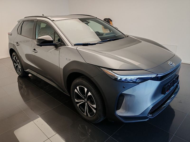 Toyota bZ4X - fotka 3 z 45