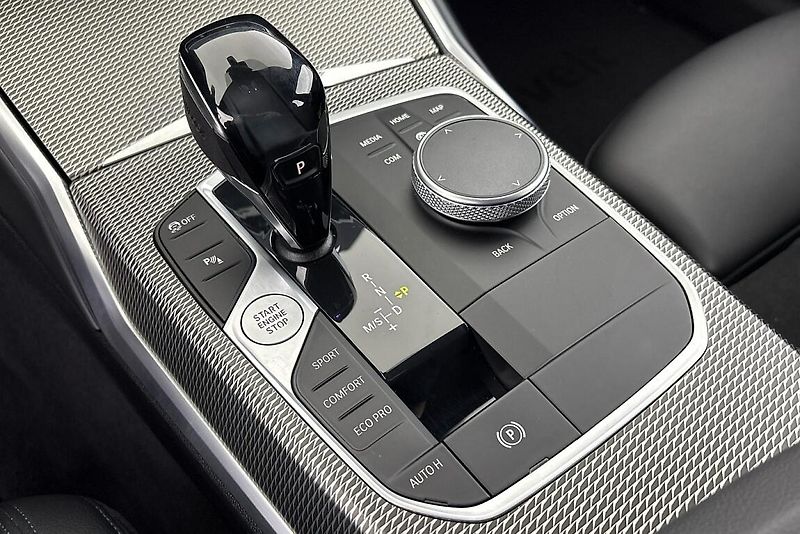 BMW Řada 3 320d xDrive - fotka 24 z 26