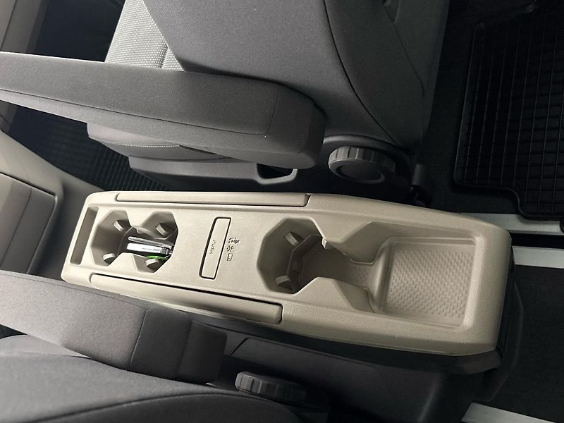 Volkswagen Multivan Life DSG eHybrid - fotka 27 z 30