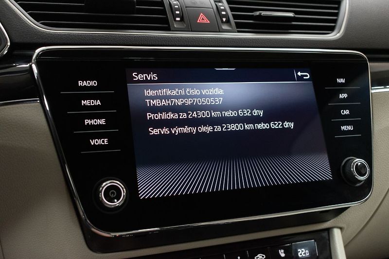 Škoda Superb 2.0 TDI L&K*TAŽNÉ*DPH*ČR 1.MAJ - fotka 43 z 52