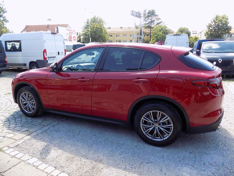 Alfa Romeo Stelvio 2,2 JTD 140 KW Q4 - fotka 15 z 40