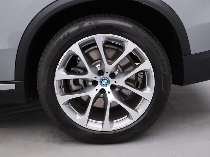 BMW X5 3,0 50e xDrive 230kW CZ DPH - fotka 31 z 38
