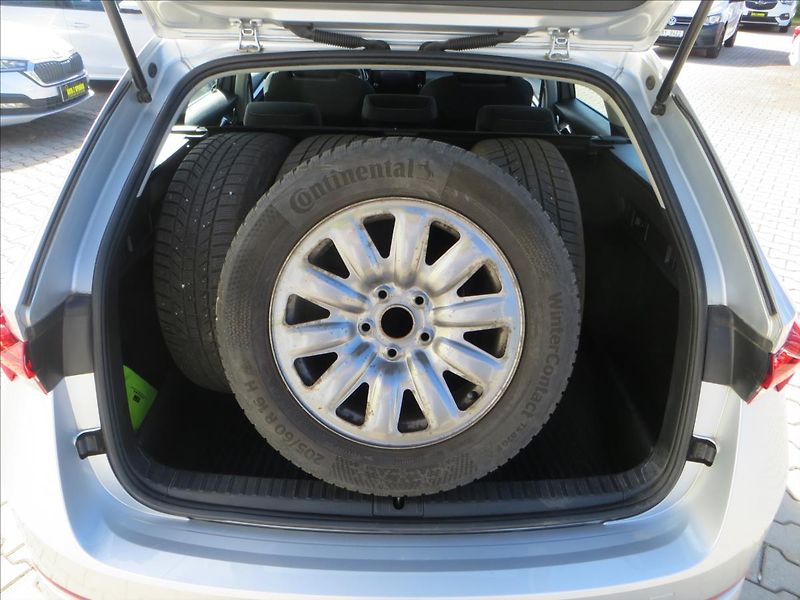 Škoda Octavia 2,0 TDI Ambition Combi ČR - fotka 8 z 24