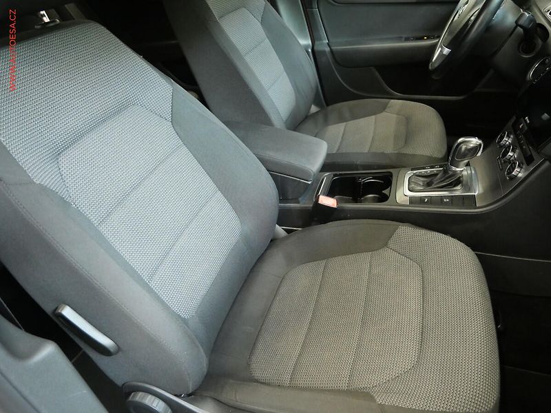 Volkswagen Passat (2012) 2.0 TDi, Comfortline, DSG, TZ - fotka 11 z 21