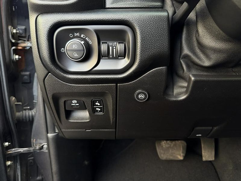 Dodge RAM (2019) +HEMI+LPG+OFFROAD PAKET+ - fotka 16 z 22