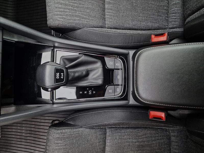 Škoda Karoq 2.0TDI 110kW Style 4x4 DSG,ČR - fotka 35 z 50