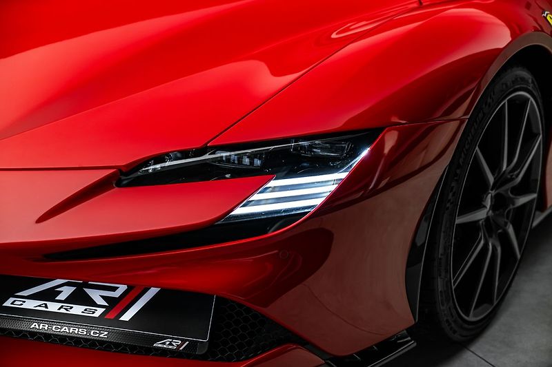 Ferrari SF90 Lift, karbon, metalíza - fotka 9 z 36