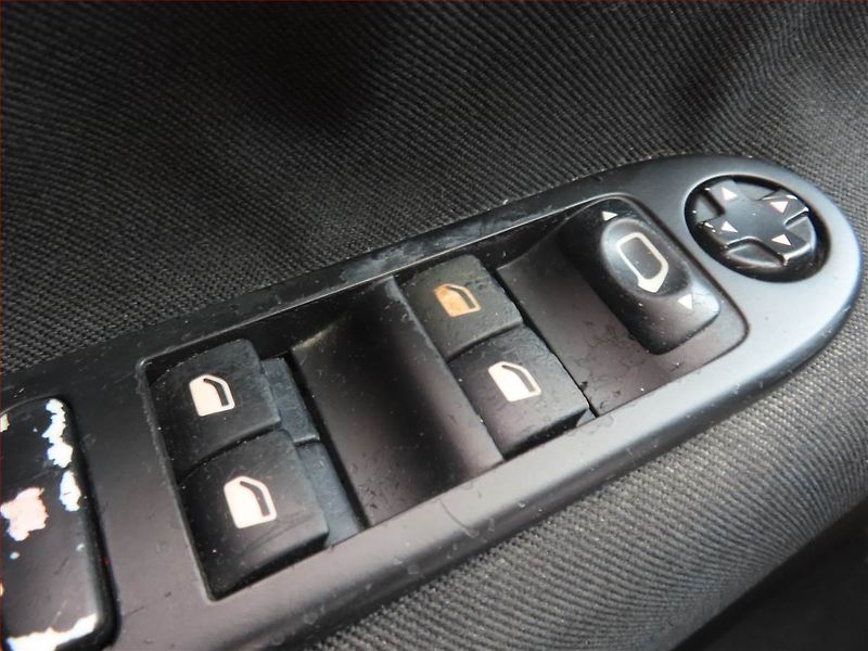 Peugeot 207 (2011) 1.4, Serv.kniha, po STK - fotka 13 z 13