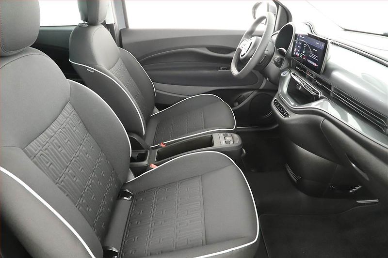 Fiat 500e (2024) 42 kWh, SoH 100% - fotka 7 z 19