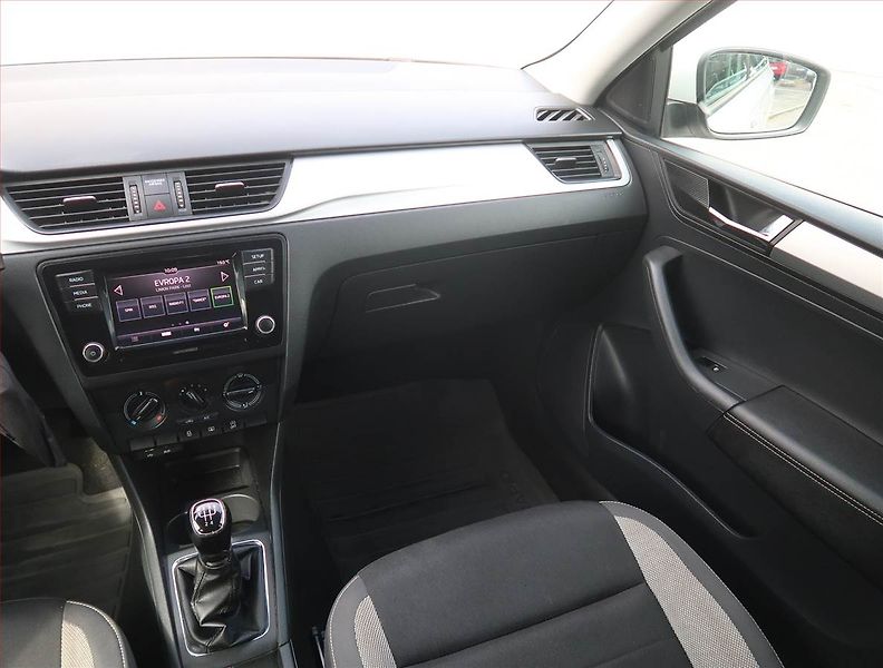 Škoda Rapid (2017) Spaceback 1.4 TDI, po STK - fotka 8 z 16