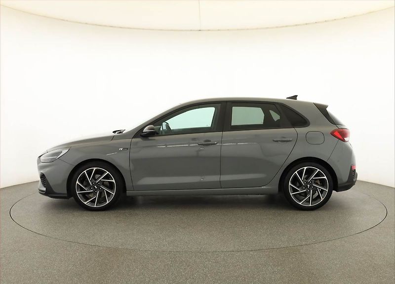Hyundai i30 (2022) N-Line 1.5 T-GDI MHEV, ČR - fotka 3 z 20