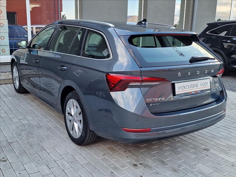 Škoda Octavia 2.0 TDI DSG Style Combi,1.Maj - fotka 8 z 50