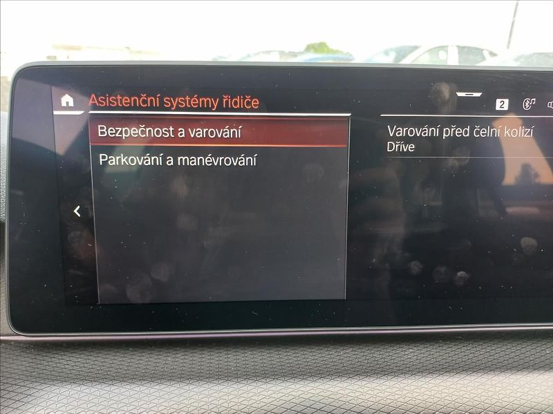 BMW Řada 5 530d Touring xDrive M-paket - fotka 11 z 26