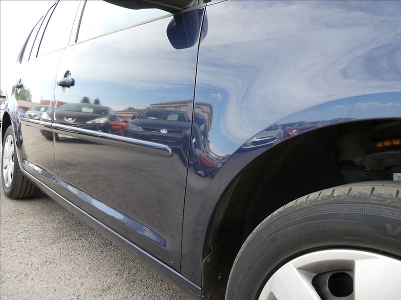 Volkswagen Touran 2,0 TDi 103kW Comfort,2x kola - fotka 12 z 47