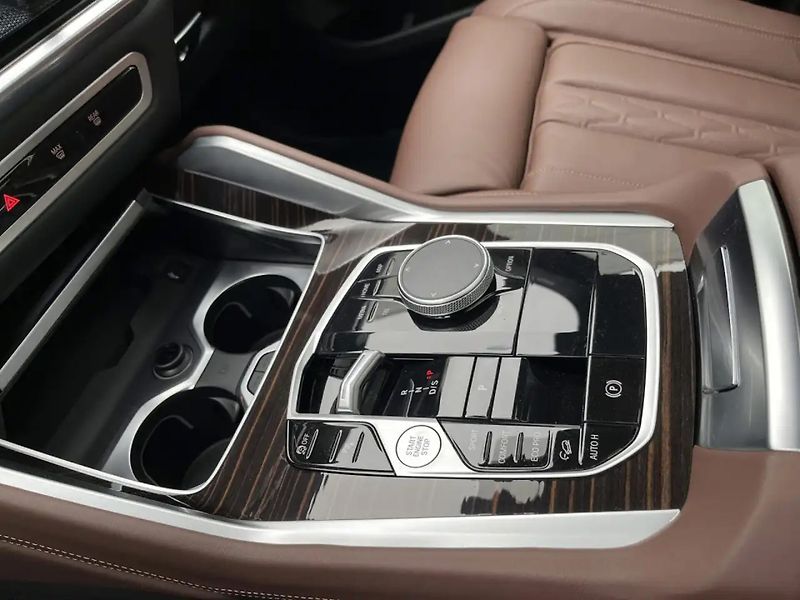 BMW X6 xDrive40d M-Sport Pano HuD 360 - fotka 11 z 11