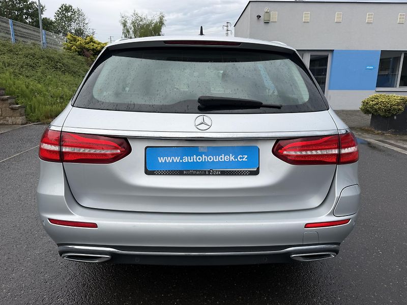 Mercedes-Benz Třídy E Kombi E 300De hybrid navigace  - fotka 4 z 23
