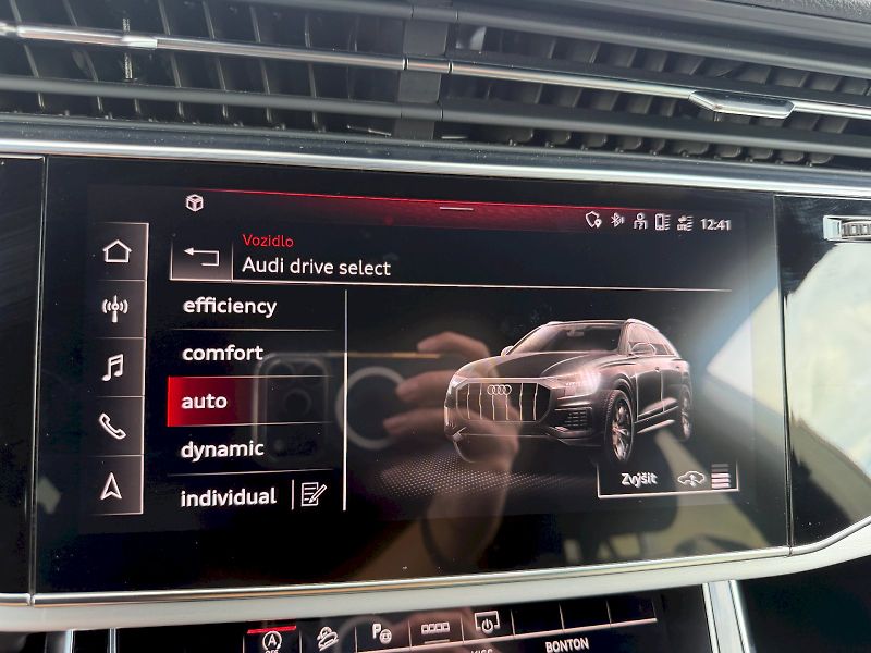 Audi Q8 (2023) 50 TDI 210kW Quattro S-LINE - fotka 17 z 35