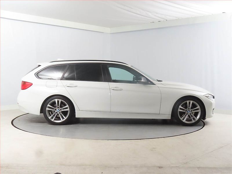 BMW Řada 3 (2012) Sport Line 320 d, Navi - fotka 6 z 14
