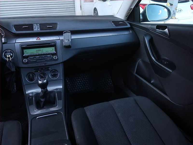 Volkswagen Passat (2009) 2.0 TDI, Tempomat - fotka 8 z 15
