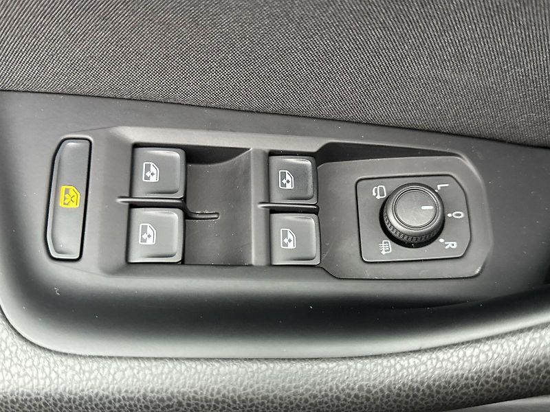 Volkswagen Passat (2022) Variant 2.0 TDI DSG Business - fotka 22 z 33