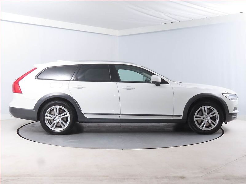 Volvo V90 (2018) Cross Country - fotka 6 z 17