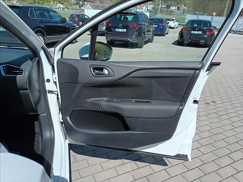 Citroën C4 1,6 HDI,68KW,ČR,KLIM,TEMPOMAT, - fotka 21 z 33