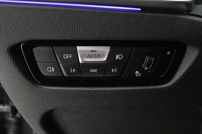 BMW Řada 3 2,0 320d 140 kW SportTouring S - fotka 26 z 32