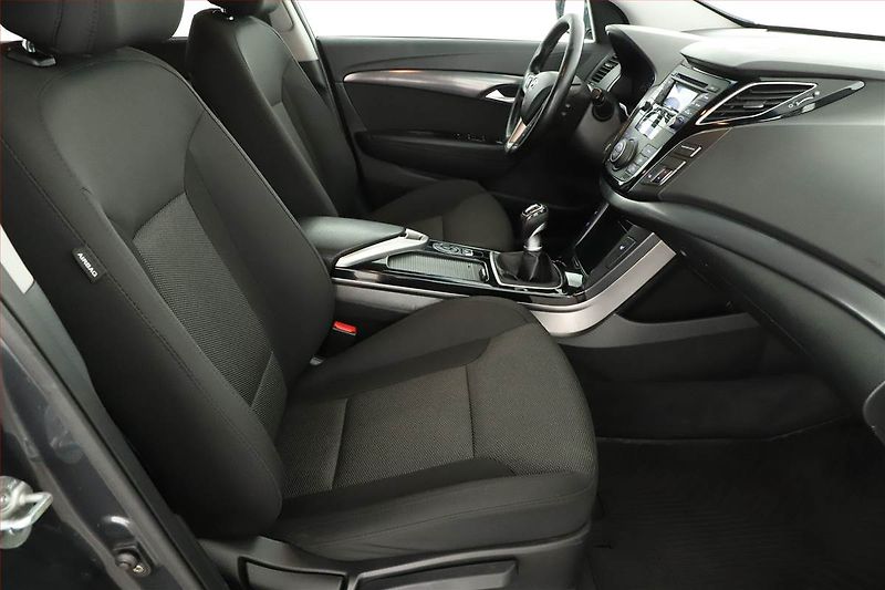 Hyundai i40 (2013) 1.7 CRDi, Serv.kniha, Xenony - fotka 7 z 17