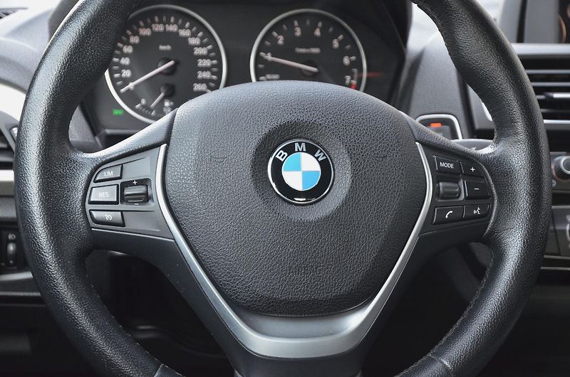 BMW Řada 1 (2016) 116i 80kW Facelift /AUT. KLIMA - fotka 18 z 33