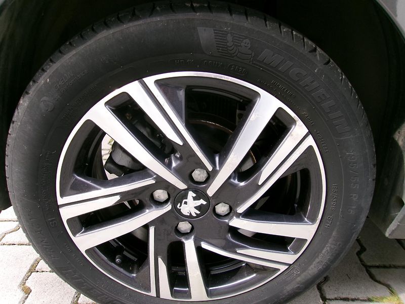 Peugeot 208 Allure 8st.aut - fotka 10 z 23