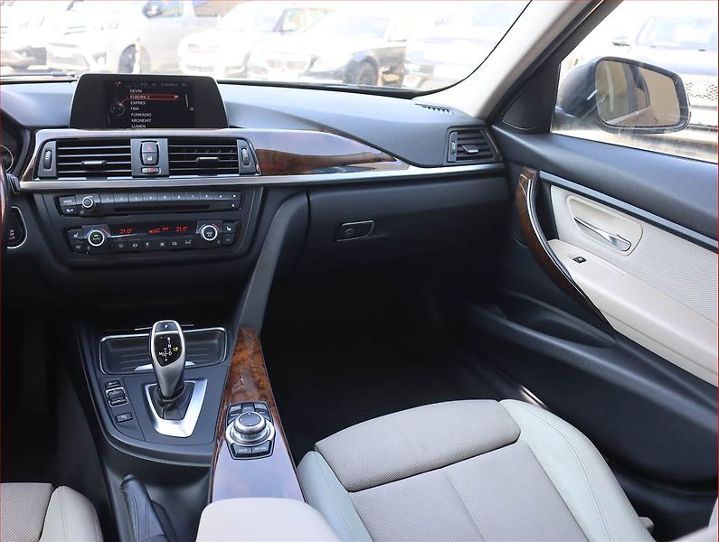 BMW Řada 3 (2015) 320 d xDrive, 4X4, Automat - fotka 8 z 21