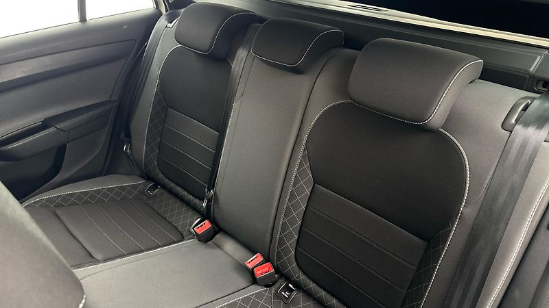 Škoda Fabia 1.0 TSI Ambition Combi - fotka 16 z 23