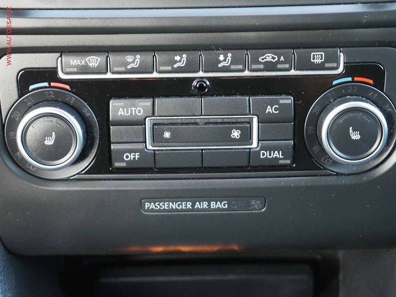 Volkswagen Golf (2011) 1.4TSI, AC, tempo, park.asist - fotka 13 z 17