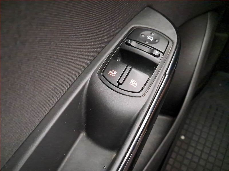 Opel Corsa (2017) 1.2, Serv.kniha, Tempomat - fotka 18 z 18