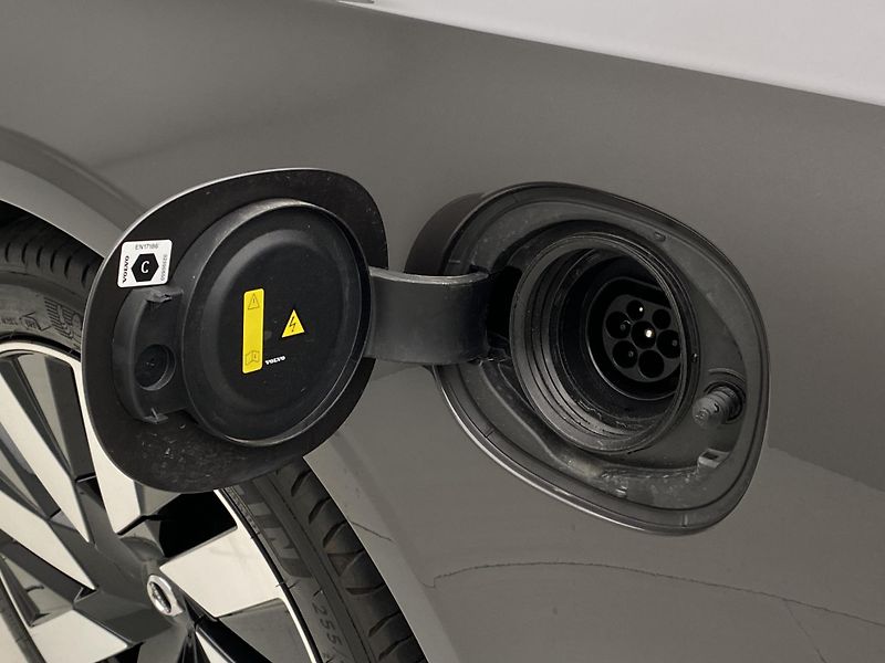 Volvo V90 T6 AWD PLUG-IN PLUS DARK TAŽNÉ - fotka 38 z 53