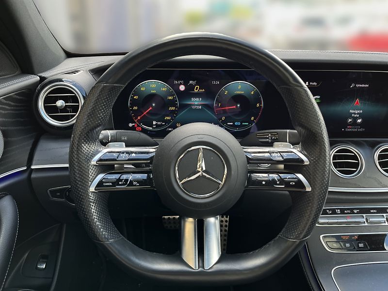 Mercedes-Benz Třídy E 300 d 4MATIC AMG Line - fotka 11 z 18