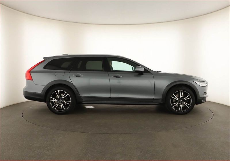 Volvo V90 (2017) Cross Country - fotka 6 z 19