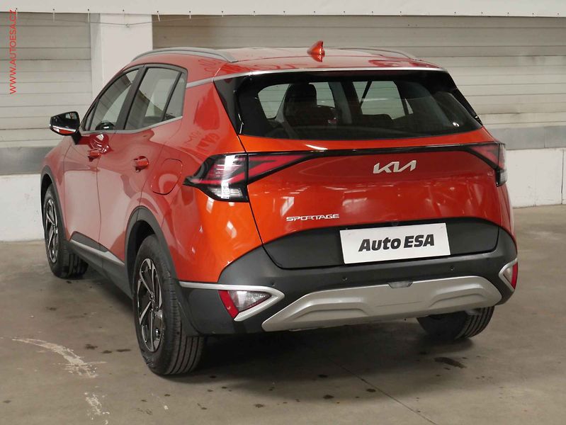 Kia Sportage (2023) 1.6 T-GDi, ČR, AT, LED - fotka 4 z 22