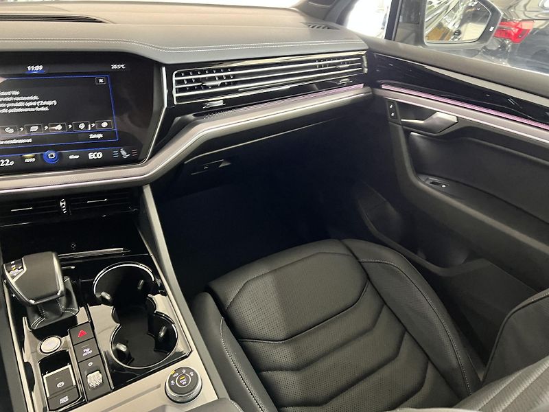 Volkswagen Touareg (2024) 3.0 TDI 210kW R-LINE EXCLUSIVE - fotka 29 z 56
