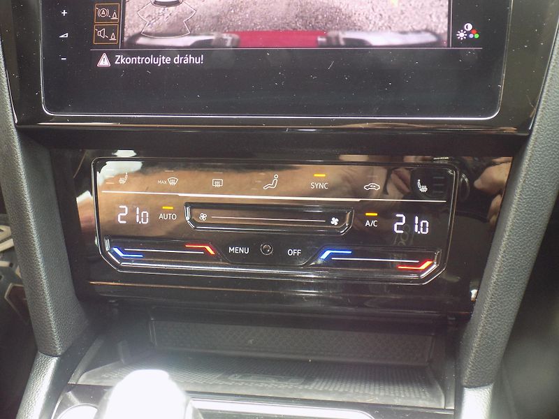 Volkswagen Passat 2,0 TDI DSG SUPERSTAV!!! - fotka 32 z 41