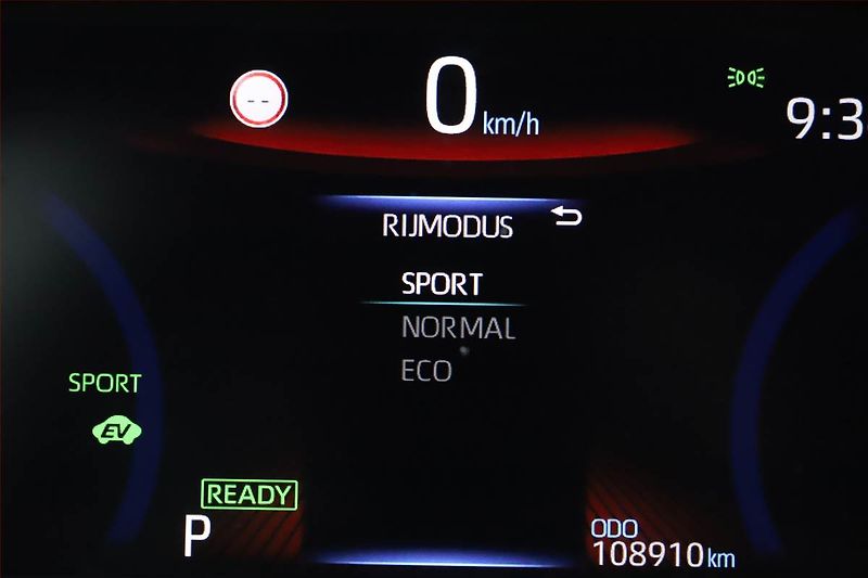 Toyota Corolla (2022) 1.8 Hybrid - fotka 11 z 17