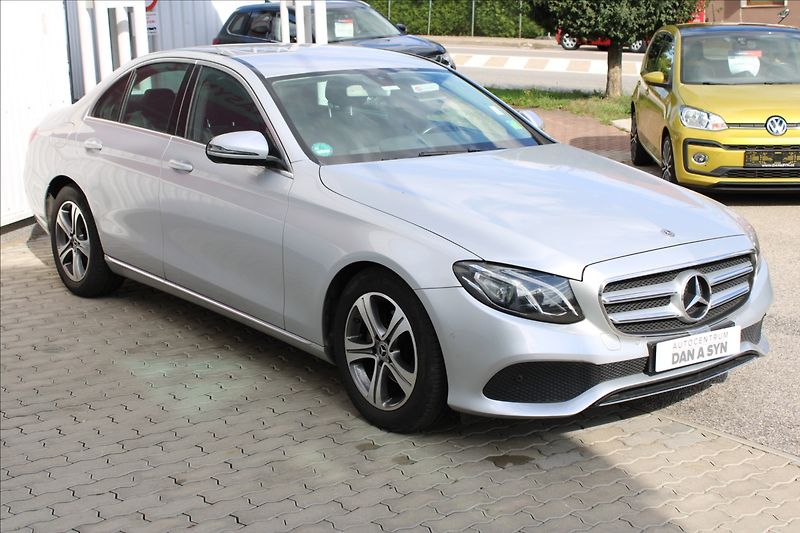 Mercedes-Benz Třídy E 2,0 CGi Avantgarde 42700 Km - fotka 2 z 4