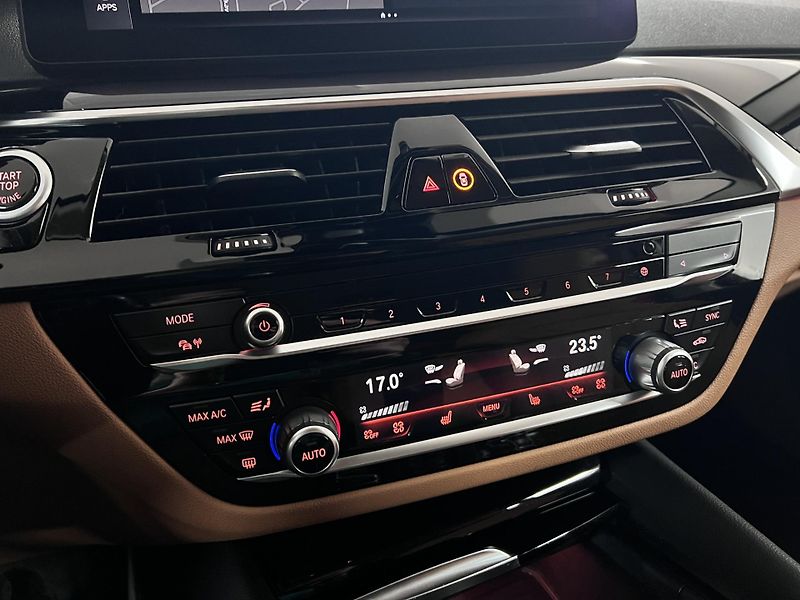 BMW Řada 5 520 d Xdrive 140 kW Premium - fotka 36 z 37